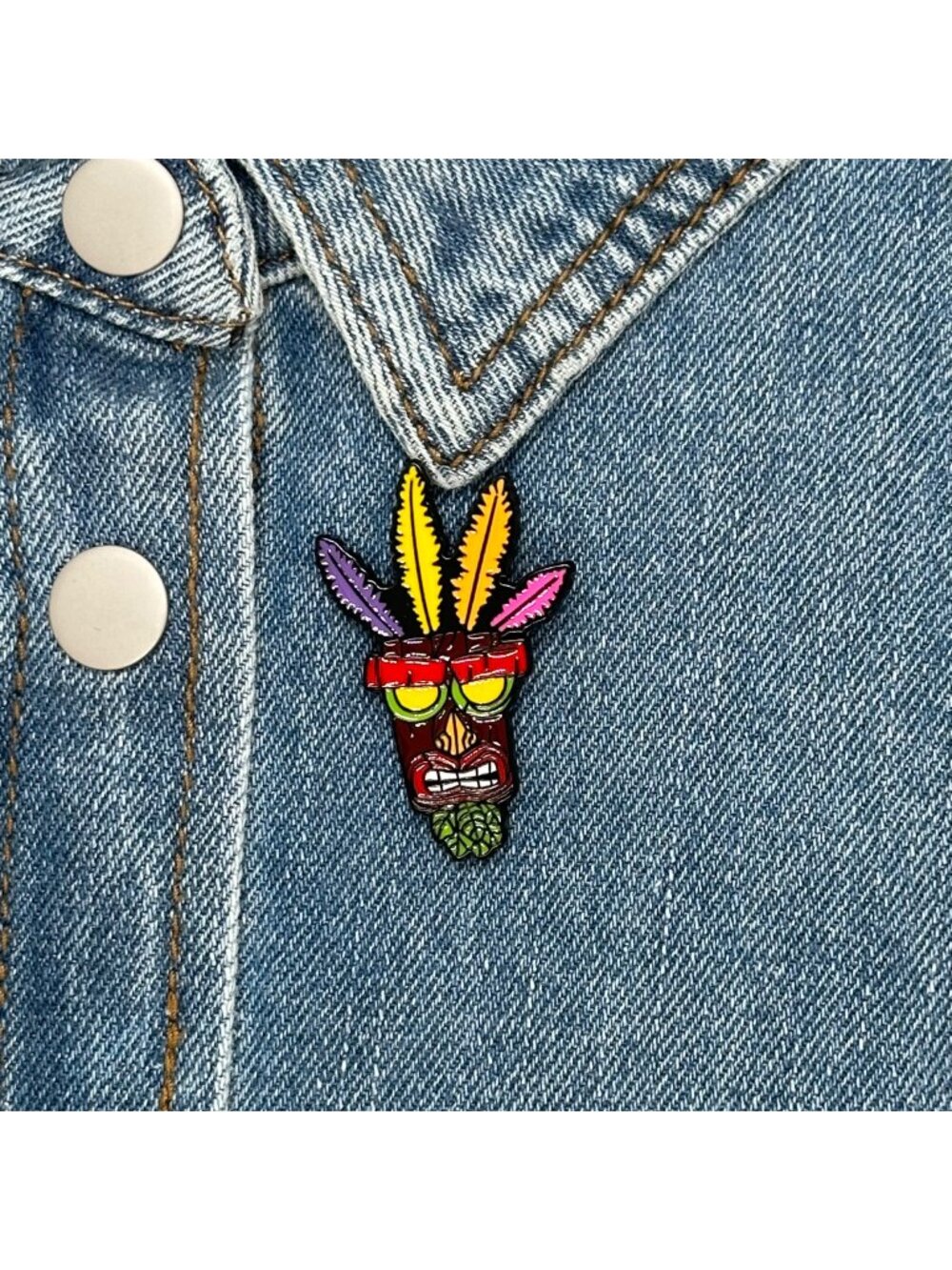 ⭐Crash Bandicoot Aku Aku Mask Pin Brooch Gamer Gaming Cartoon Anime TV Show New